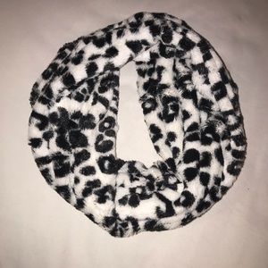 Faux Fur B&W Animal Print Infinity Scarf